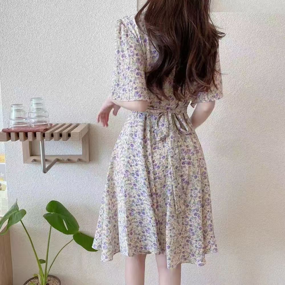 Summer New Arrivals: Women's V-neck Floral Dress, Sweet Style, with Waist-cinching Design for a Slimming Look, Short-sleeved Bodycon A-line Dress