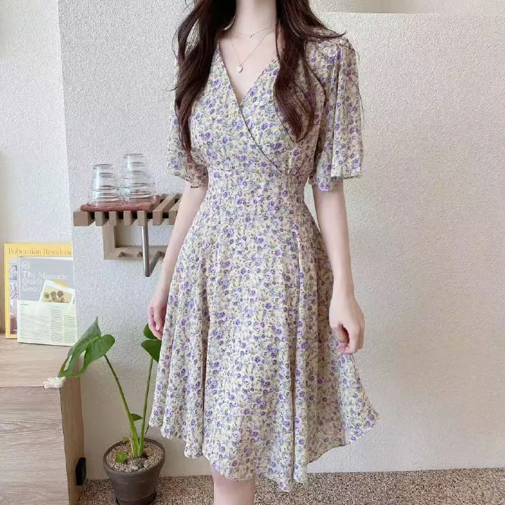Summer New Arrivals: Women's V-neck Floral Dress, Sweet Style, with Waist-cinching Design for a Slimming Look, Short-sleeved Bodycon A-line Dress