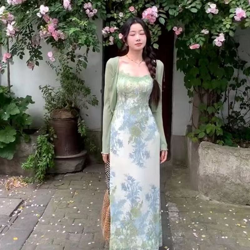 Women's New 2025 Long Dress Set, Retro Sling Style, with Floral Prints, New Chinese Retro and French Chic, Slimming for Summer.