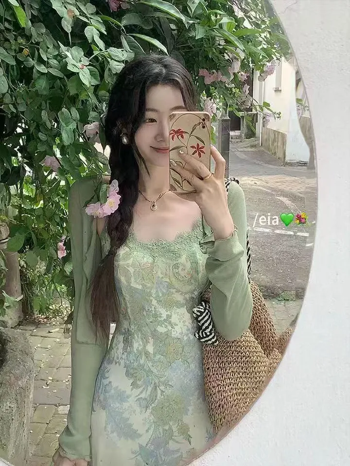 Women's New 2025 Long Dress Set, Retro Sling Style, with Floral Prints, New Chinese Retro and French Chic, Slimming for Summer.