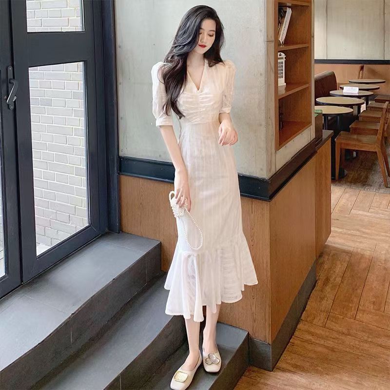 Women's New Summer Light Luxury Hepburn Style White French Mermaid Maxi Dress with Slim-fit Waist and Puff Sleeves