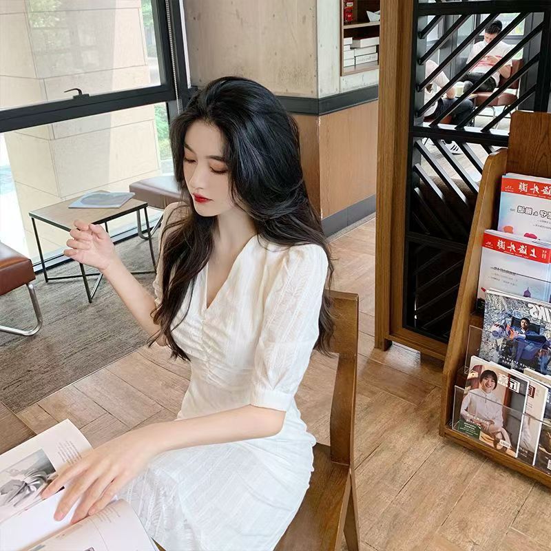 Women's New Summer Light Luxury Hepburn Style White French Mermaid Maxi Dress with Slim-fit Waist and Puff Sleeves