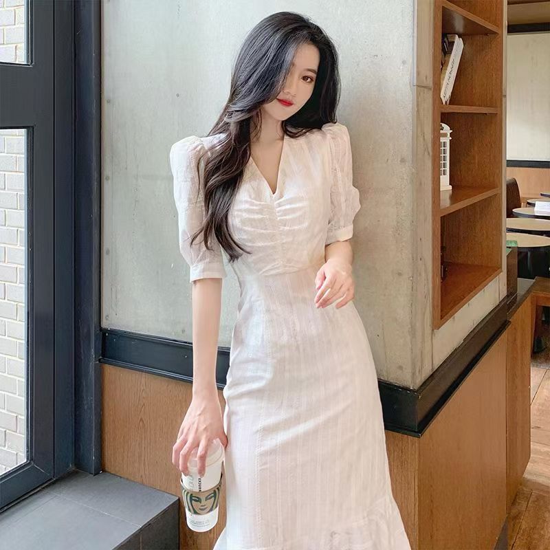 Women's New Summer Light Luxury Hepburn Style White French Mermaid Maxi Dress with Slim-fit Waist and Puff Sleeves