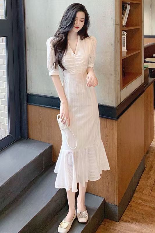 Women's New Summer Light Luxury Hepburn Style White French Mermaid Maxi Dress with Slim-fit Waist and Puff Sleeves