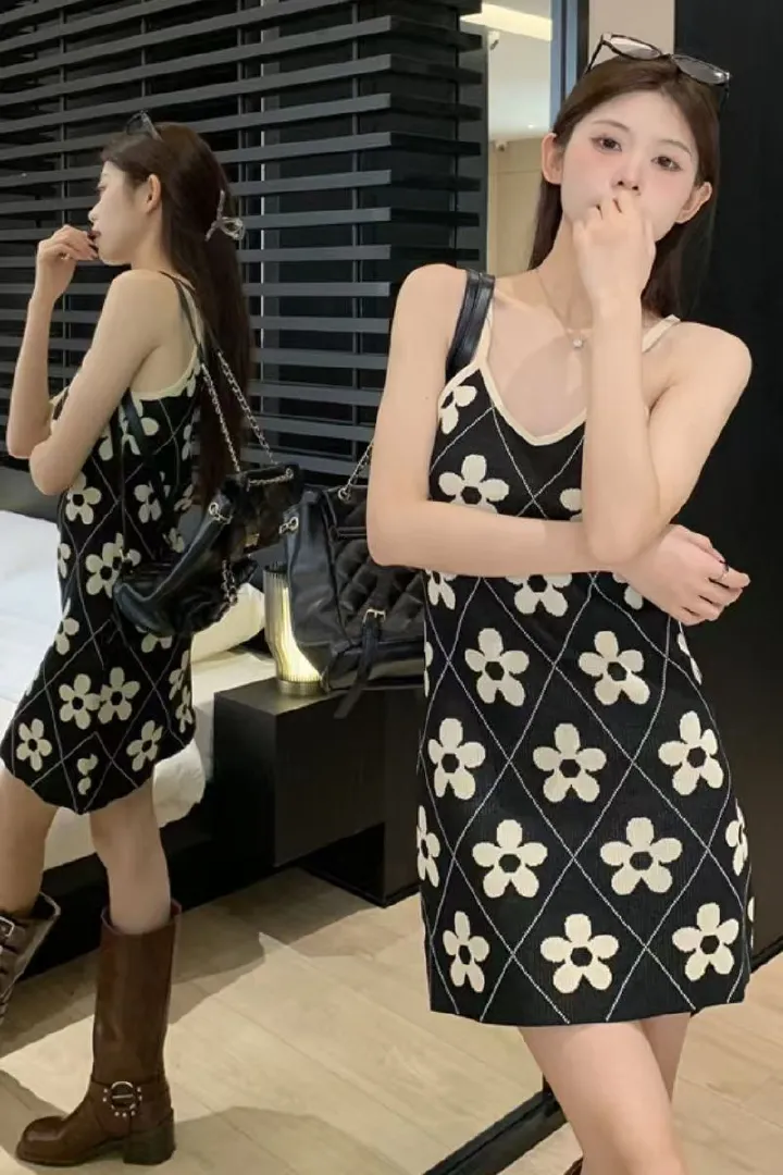 French temperament lean knit strap dress female summer Internet red explosive flower small minority skirt son