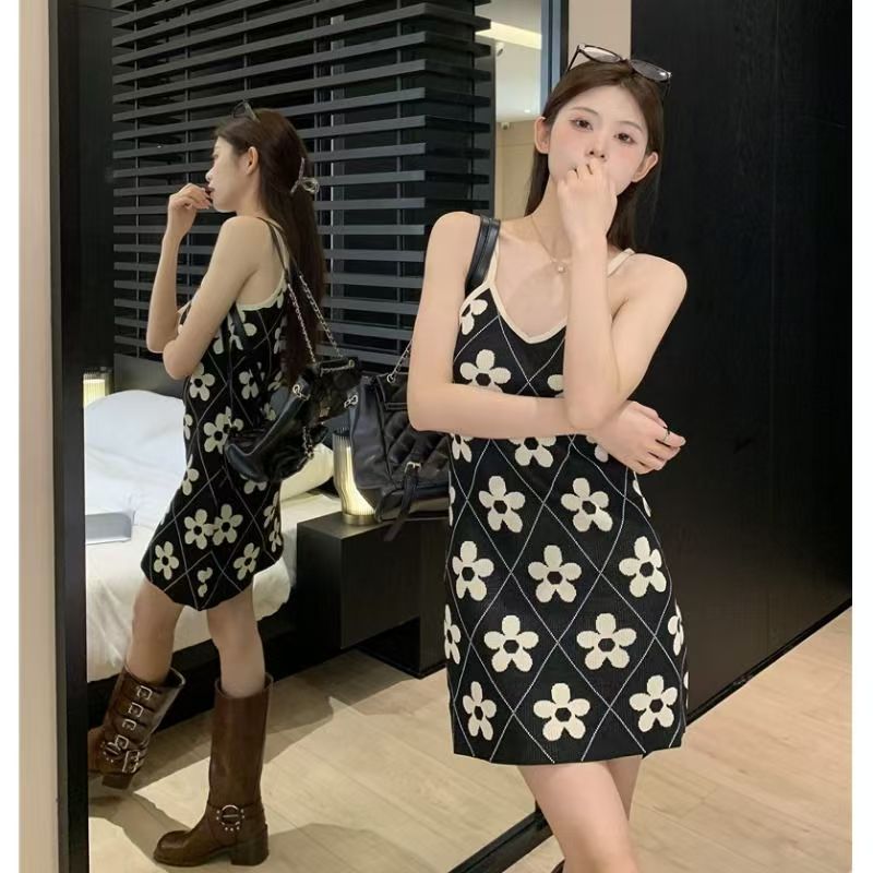 French temperament lean knit strap dress female summer Internet red explosive flower small minority skirt son