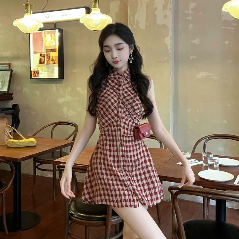 French-style plaid sleeveless suspender dress, short dress for summer, with tie straps, slimming, new retro dress in Korean style.
