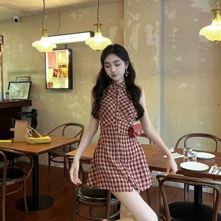 French-style plaid sleeveless suspender dress, short dress for summer, with tie straps, slimming, new retro dress in Korean style.