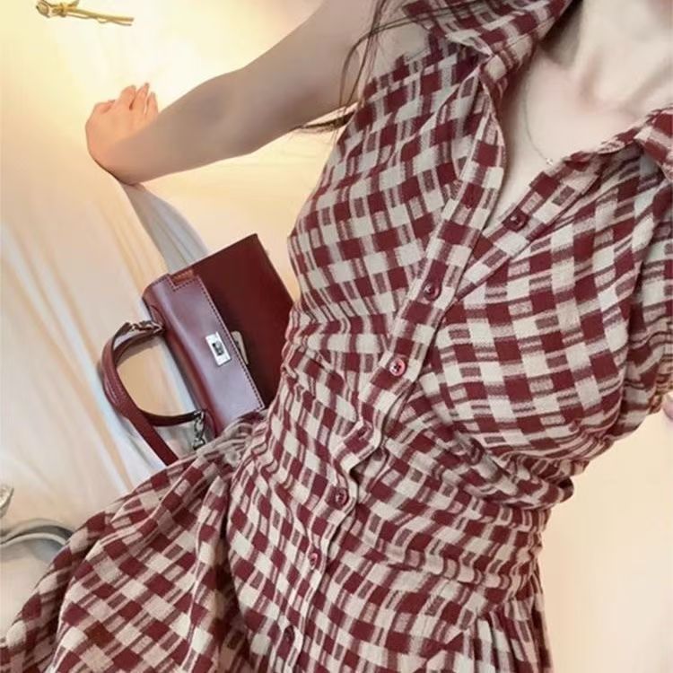 French-style plaid sleeveless suspender dress, short dress for summer, with tie straps, slimming, new retro dress in Korean style.