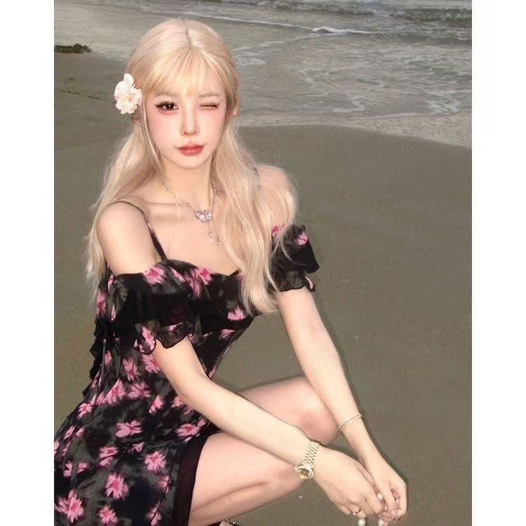 Floral-print suspender dress, new design for summer in French style. It's a hot and sexy suspender dress that flatters the figure for stylish girls, with an irregular cinched waist.