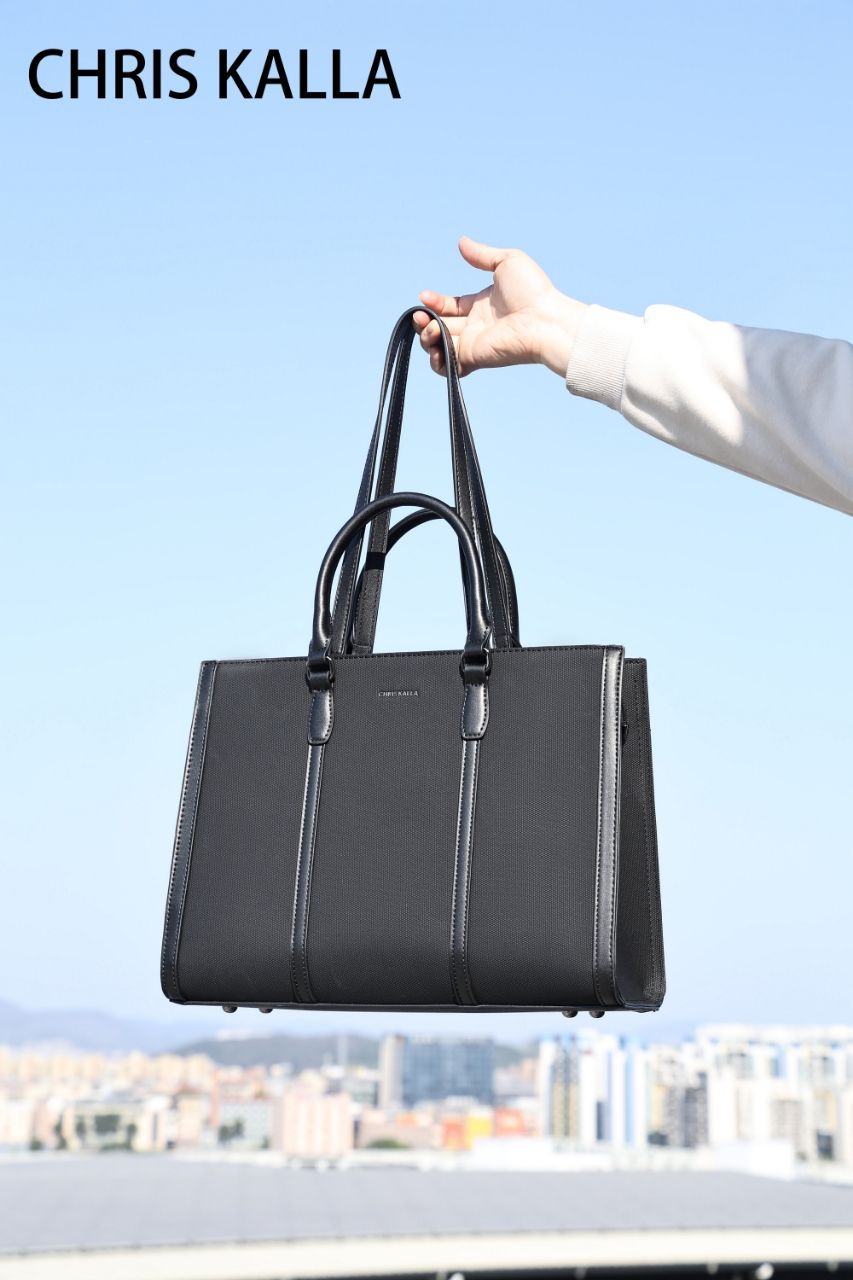 [ EMBRACE THE LATEST TREND 🤩🤩✨ !!! ] Single Brand New Very High Quality Stylish and Luxurious Comfortable Ladies Handbag Exclusive and Enticing .Designed With Durability and Functionality ✔👌