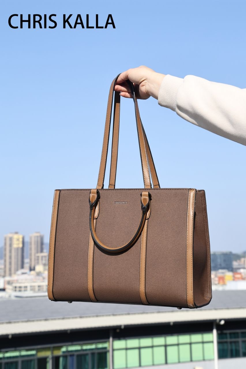 [ EMBRACE THE LATEST TREND 🤩🤩✨ !!! ] Single Brand New Very High Quality Stylish and Luxurious Comfortable Ladies Handbag Exclusive and Enticing .Designed With Durability and Functionality ✔👌