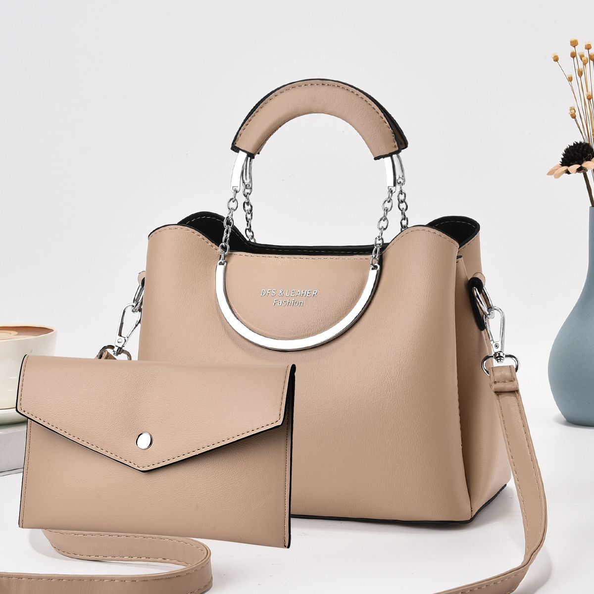 [ EMBRACE THE LATEST TREND 🤩🤩✨ !!! ] 2 IN 1 Brand New Very High Quality Stylish and Luxurious Comfortable Ladies Handbag Exclusive and Enticing .Designed With Durability and Functionality ✔👌