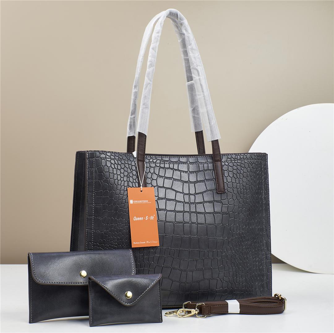 [ EMBRACE THE LATEST TREND 🤩🤩✨ !!! ] 3 IN 1 Brand New Very High Quality Stylish and Luxurious Comfortable Ladies Handbag Exclusive and Enticing .Designed With Durability and Functionality ✔👌