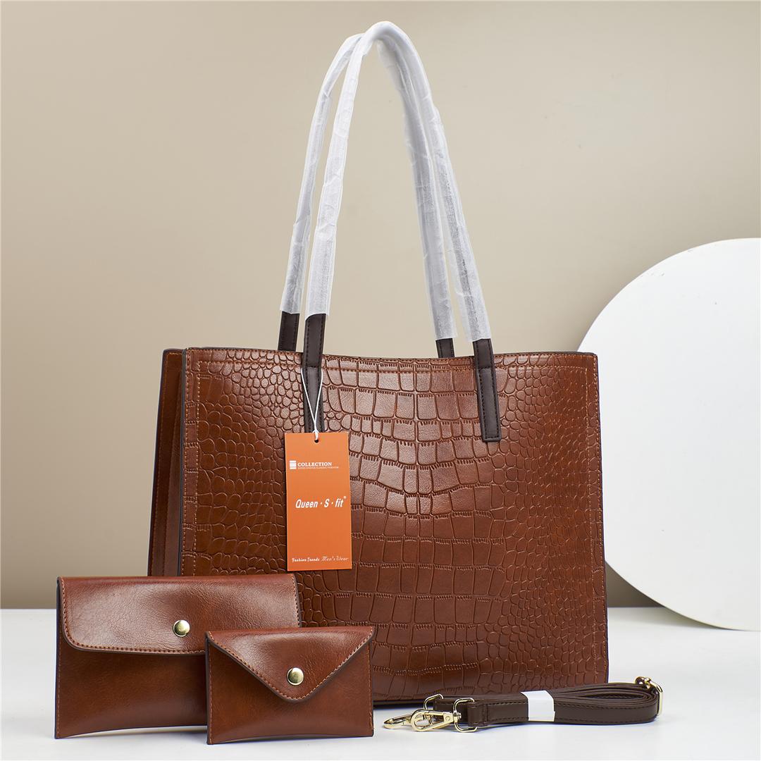 [ EMBRACE THE LATEST TREND 🤩🤩✨ !!! ] 3 IN 1 Brand New Very High Quality Stylish and Luxurious Comfortable Ladies Handbag Exclusive and Enticing .Designed With Durability and Functionality ✔👌
