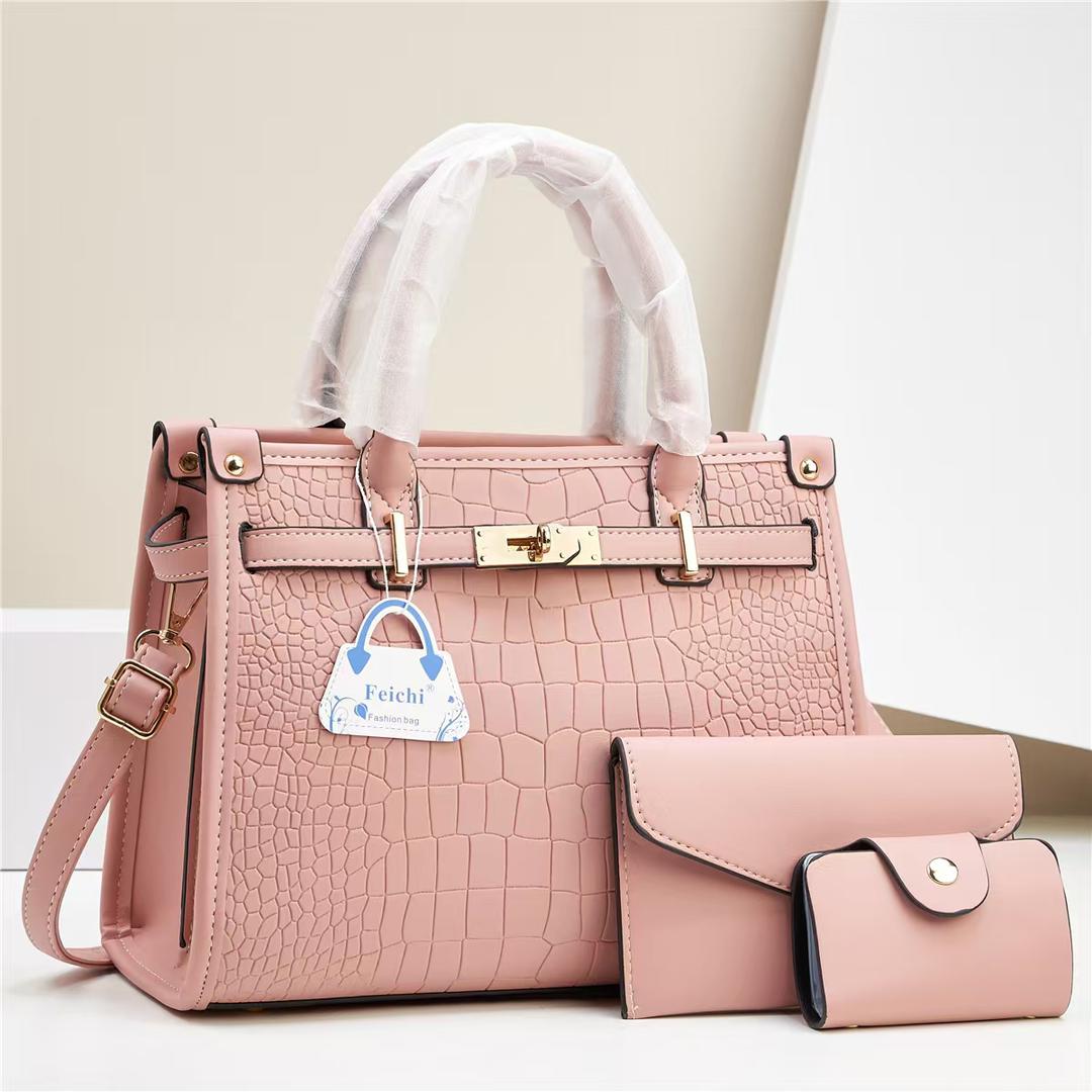 [ EMBRACE THE LATEST TREND 🤩🤩✨ !!! ] 3 IN 1 Brand New Very High Quality Stylish and Luxurious Comfortable Ladies Handbag Exclusive and Enticing .Designed With Durability and Functionality ✔👌
