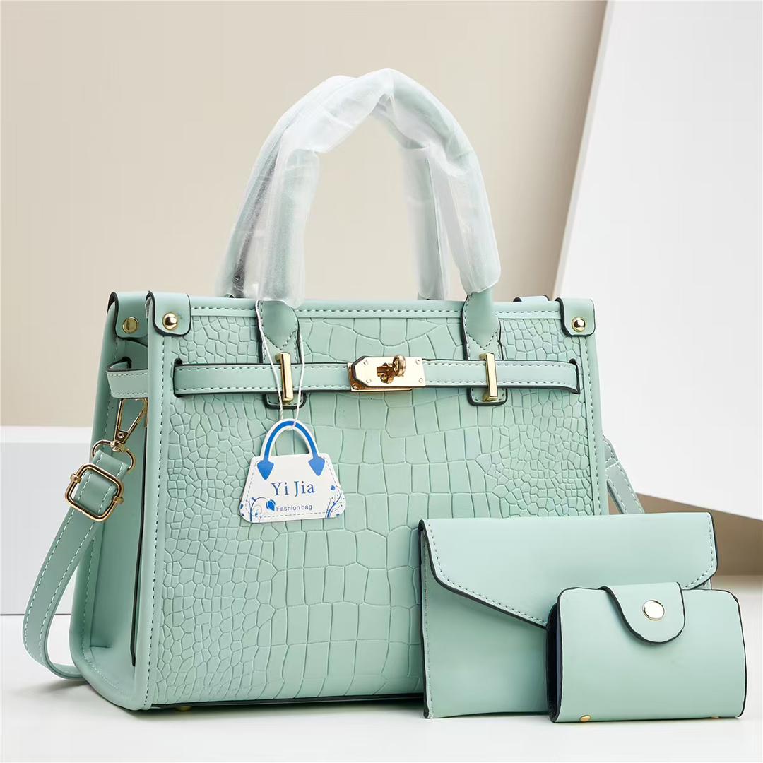 [ EMBRACE THE LATEST TREND 🤩🤩✨ !!! ] 3 IN 1 Brand New Very High Quality Stylish and Luxurious Comfortable Ladies Handbag Exclusive and Enticing .Designed With Durability and Functionality ✔👌