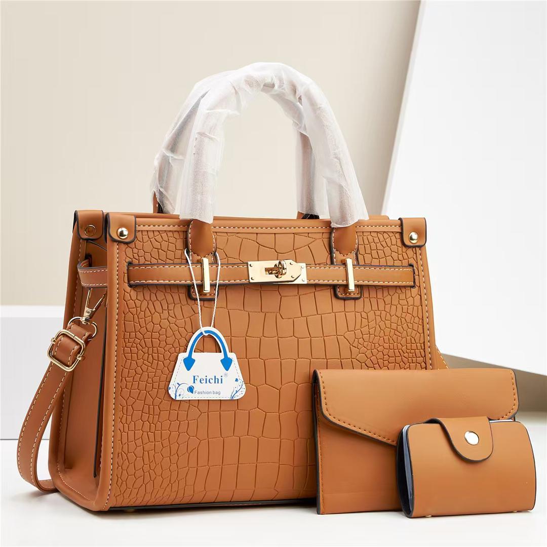 [ EMBRACE THE LATEST TREND 🤩🤩✨ !!! ] 3 IN 1 Brand New Very High Quality Stylish and Luxurious Comfortable Ladies Handbag Exclusive and Enticing .Designed With Durability and Functionality ✔👌