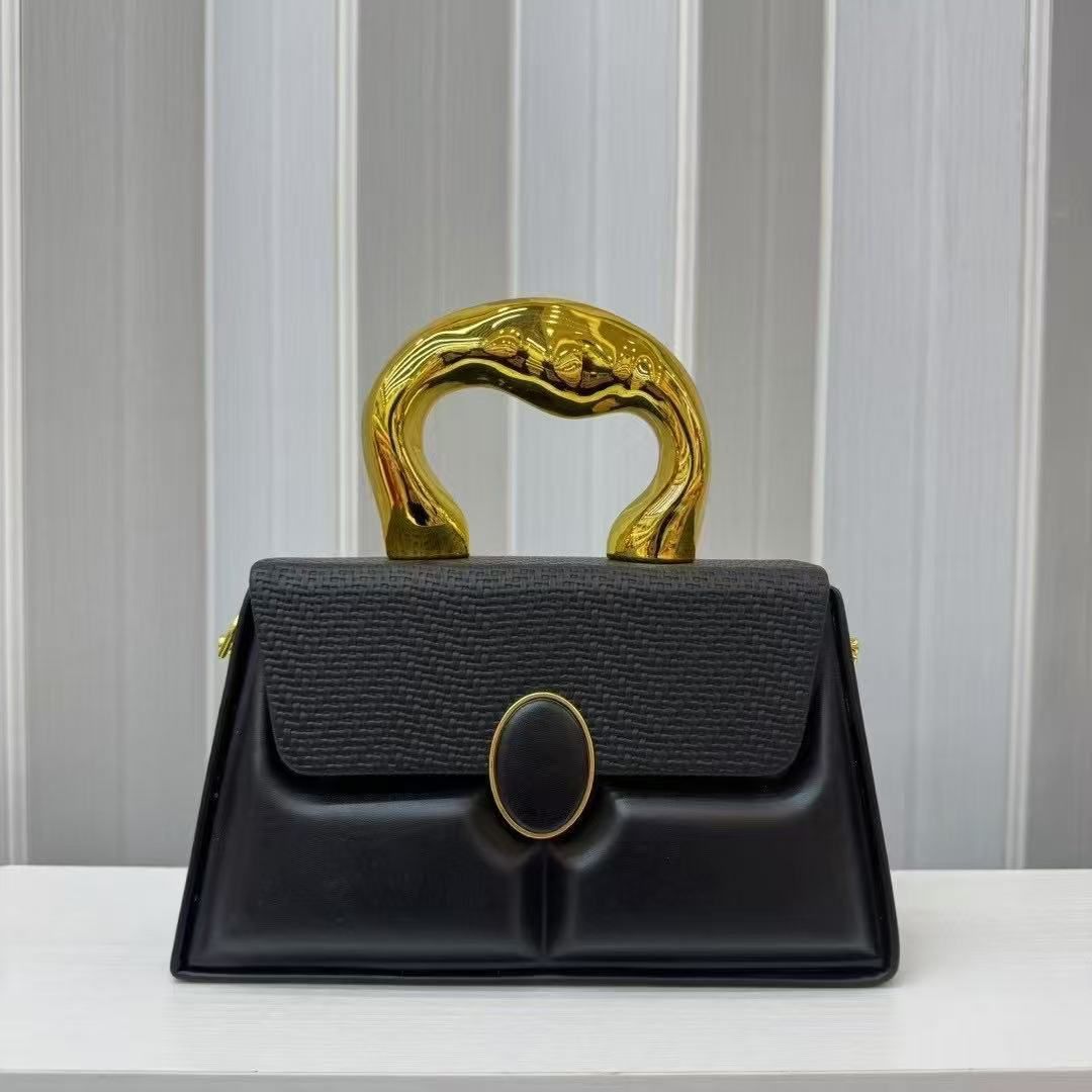 [ EMBRACE THE LATEST TREND 🤩🤩✨ !!! ] Single Brand New Very High Quality Stylish and Luxurious Comfortable Ladies Handbag Exclusive and Enticing .Designed With Durability and Functionality ✔👌