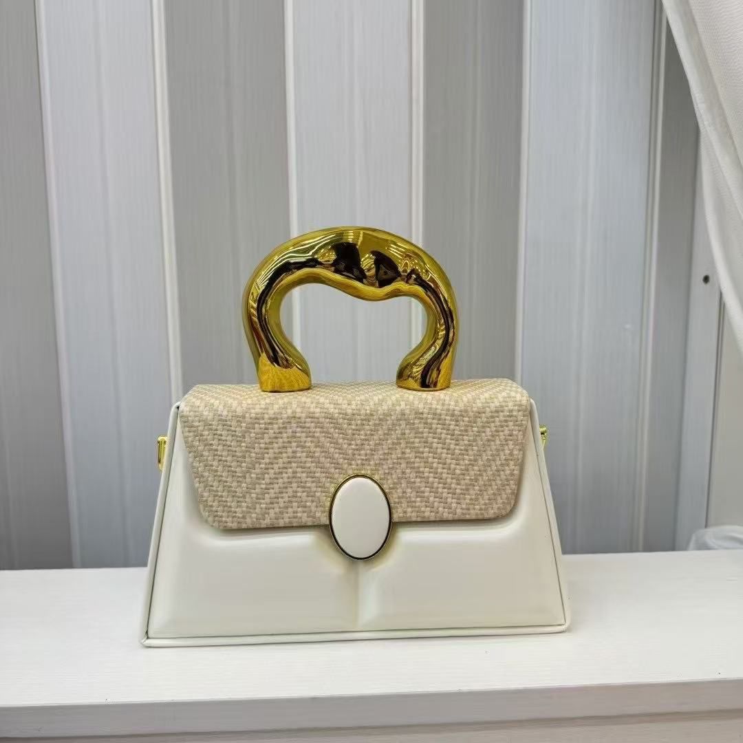 [ EMBRACE THE LATEST TREND 🤩🤩✨ !!! ] Single Brand New Very High Quality Stylish and Luxurious Comfortable Ladies Handbag Exclusive and Enticing .Designed With Durability and Functionality ✔👌