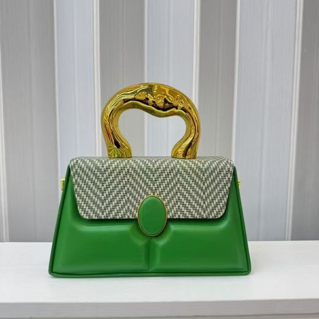 [ EMBRACE THE LATEST TREND 🤩🤩✨ !!! ] Single Brand New Very High Quality Stylish and Luxurious Comfortable Ladies Handbag Exclusive and Enticing .Designed With Durability and Functionality ✔👌