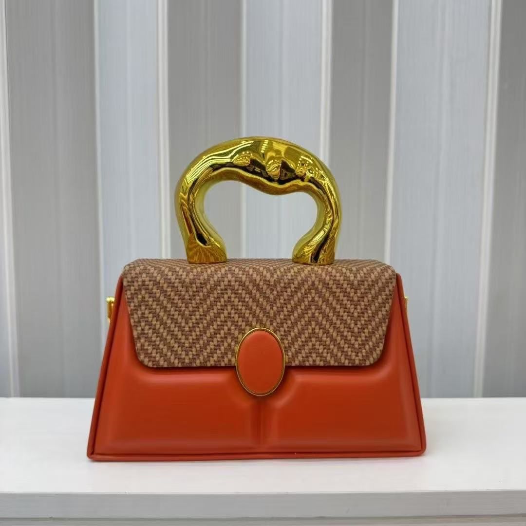 [ EMBRACE THE LATEST TREND 🤩🤩✨ !!! ] Single Brand New Very High Quality Stylish and Luxurious Comfortable Ladies Handbag Exclusive and Enticing .Designed With Durability and Functionality ✔👌