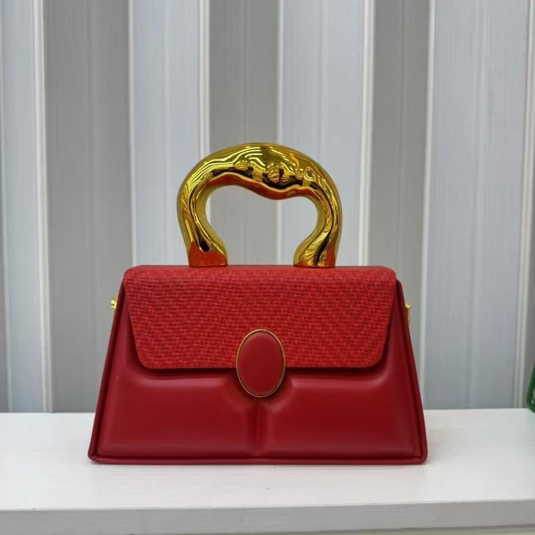 [ EMBRACE THE LATEST TREND 🤩🤩✨ !!! ] Single Brand New Very High Quality Stylish and Luxurious Comfortable Ladies Handbag Exclusive and Enticing .Designed With Durability and Functionality ✔👌