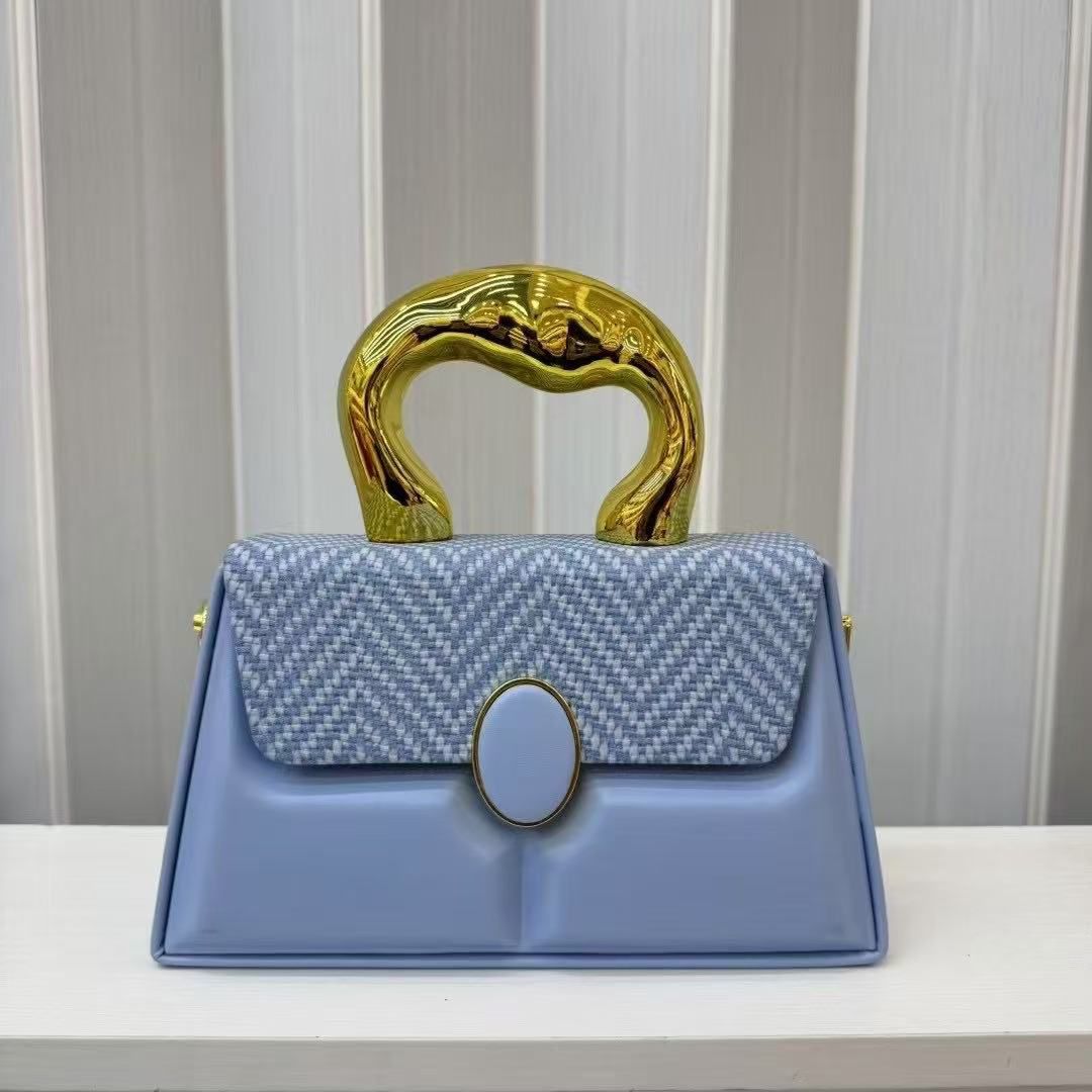 [ EMBRACE THE LATEST TREND 🤩🤩✨ !!! ] Single Brand New Very High Quality Stylish and Luxurious Comfortable Ladies Handbag Exclusive and Enticing .Designed With Durability and Functionality ✔👌