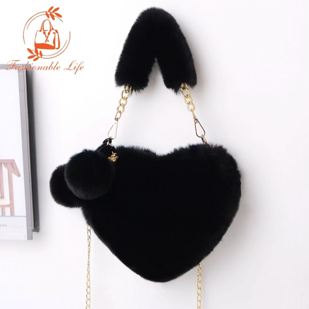 New Plush Love Handbag Crossbody Bag Fashion Peach Heart Chain Bag Single Shoulder Bag Crossbody Bag Heart shaped Bag Gifts to Girlfriends