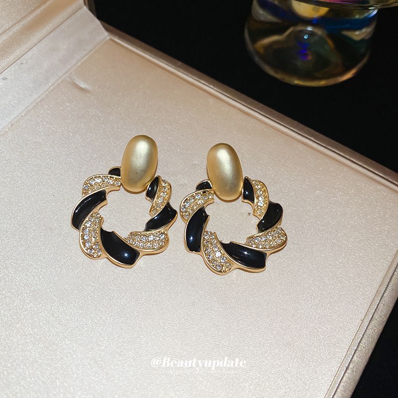 Silver Needle Studded Diamond Dripping Oil Circular Spiral Earrings, Retro Fashion Temperament, Light Luxury, High-End Feeling Earrings