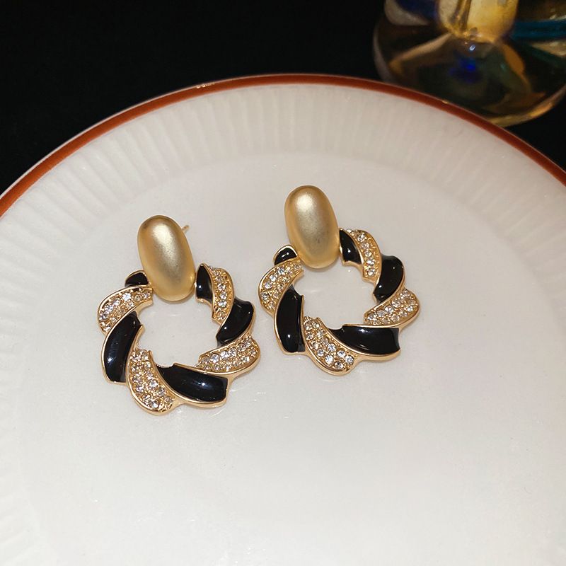 Silver Needle Studded Diamond Dripping Oil Circular Spiral Earrings, Retro Fashion Temperament, Light Luxury, High-End Feeling Earrings