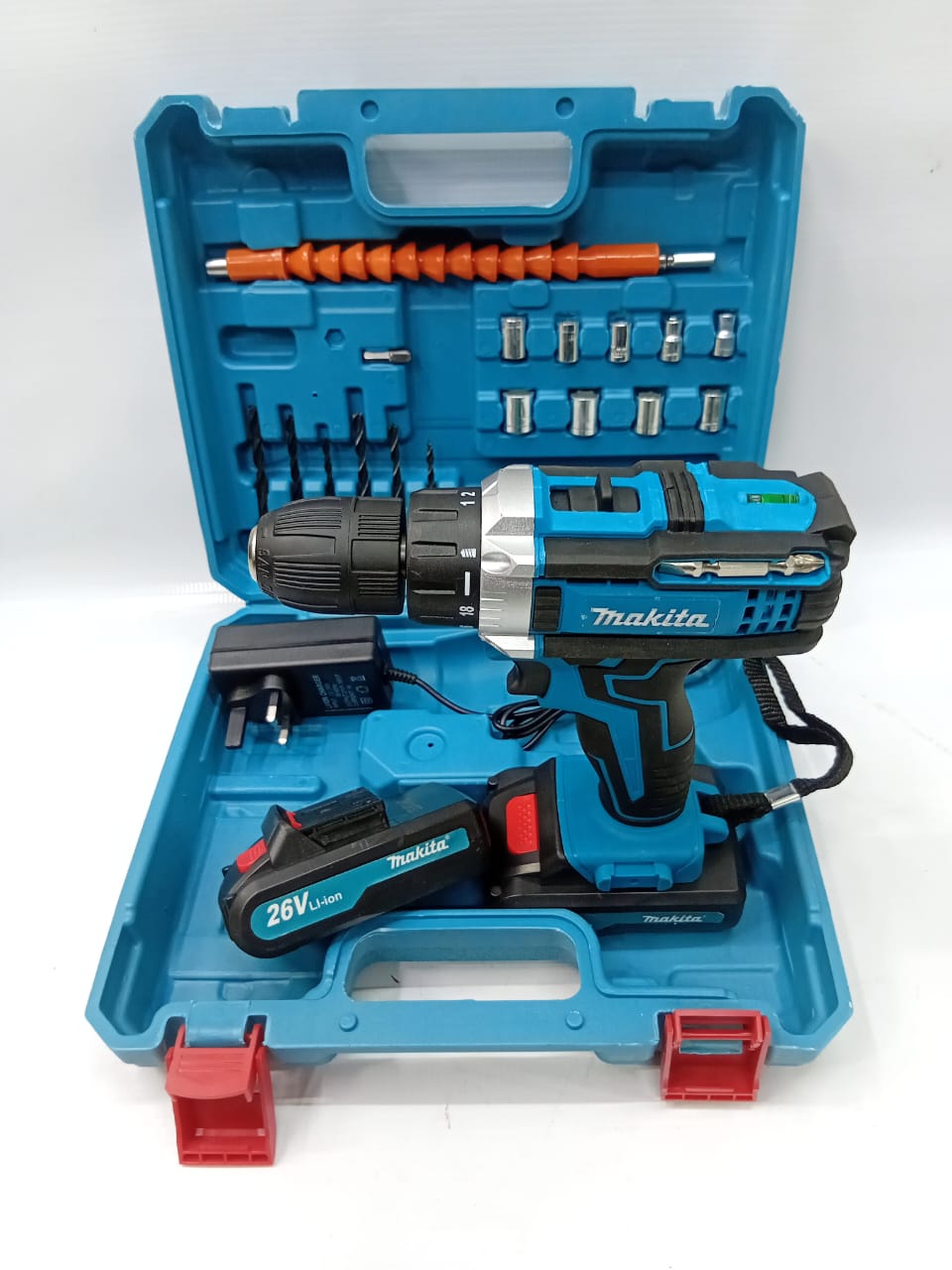 Makita 26v Cordless Drill Set With Bits & Toolbox Heavy Duty With 2 Batteries