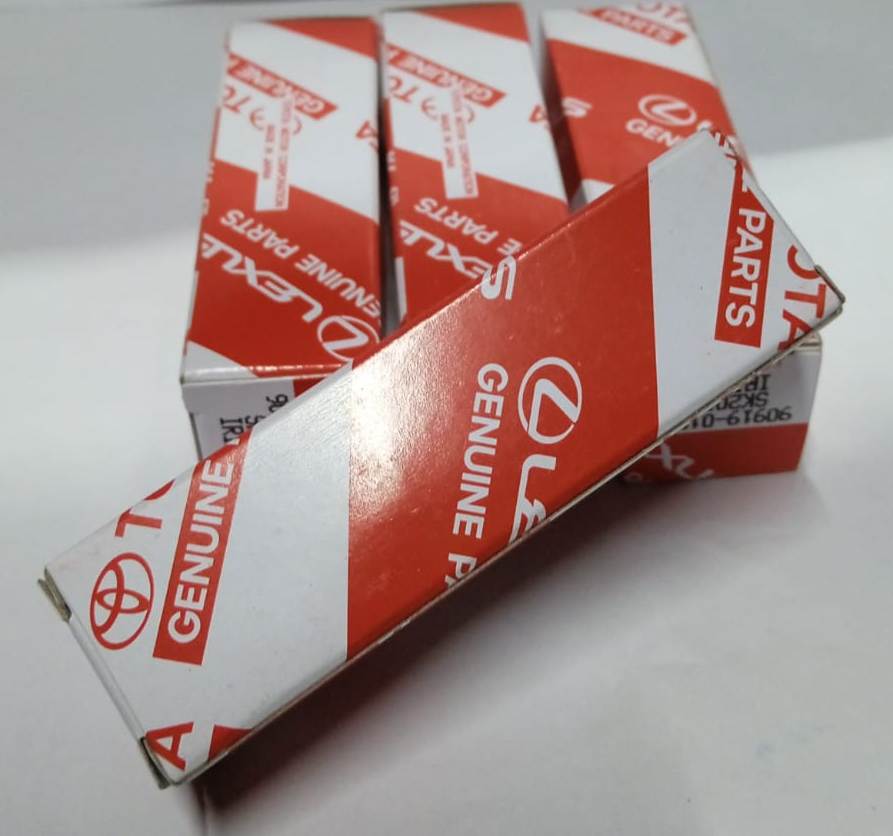 Denso Spark Plug SK20HR11   - 4 Spark Plugs