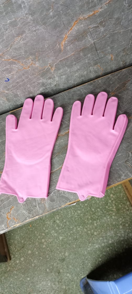 Generic Silicon Dish-Washing Kitchen Gloves They provide good grip when washing your utensils Can used to wash pets or work in your small garden. Protect your hands and prevent ac