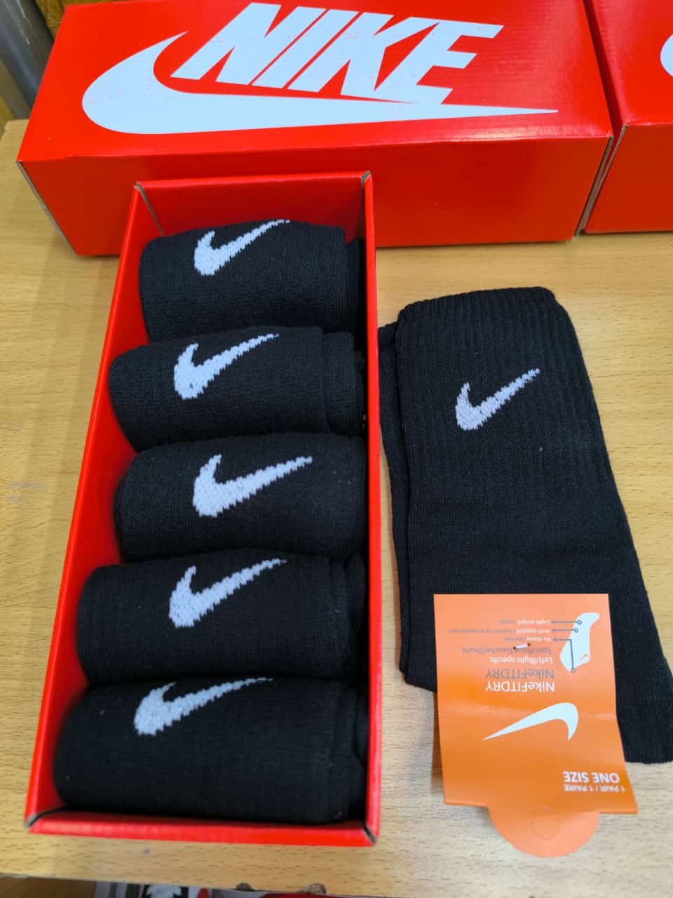 6 Pairs Mens Professional Anti Non Slip Skid Grip Thick Warm Socks Basketball Soccer Football Sports Cotton Grips Warm Winter Socks Suit Black White For Mens Buckle Football Match Fashion Socks