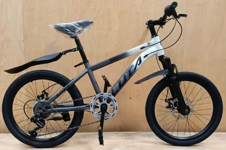 KIDS SIZE 20 BICYCLE WITH GEARS FOR AGE 6YRS TO 12YEARS CHILDREN BIKE VERY STRONG WITH DISC BRAKES