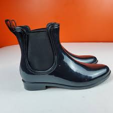 Black women Ankle Rain Boots. suitable for Rainy Season, gardening and light-duty work.
