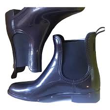 Black women Ankle Rain Boots. suitable for Rainy Season, gardening and light-duty work.