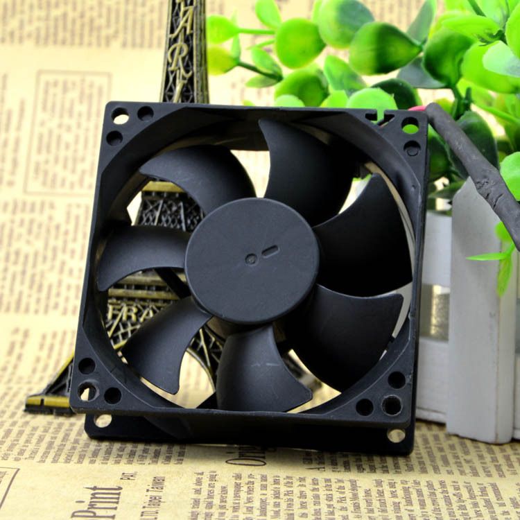 AVC DS08025B12U  DC 12V 0.70A 2-wire 2-pin connector 70mm 80X80X25mm Server Square Cooling fan  PWM intelligent speed control