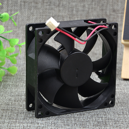 AVC DS08025B12U  DC 12V 0.70A 2-wire 2-pin connector 70mm 80X80X25mm Server Square Cooling fan  PWM intelligent speed control