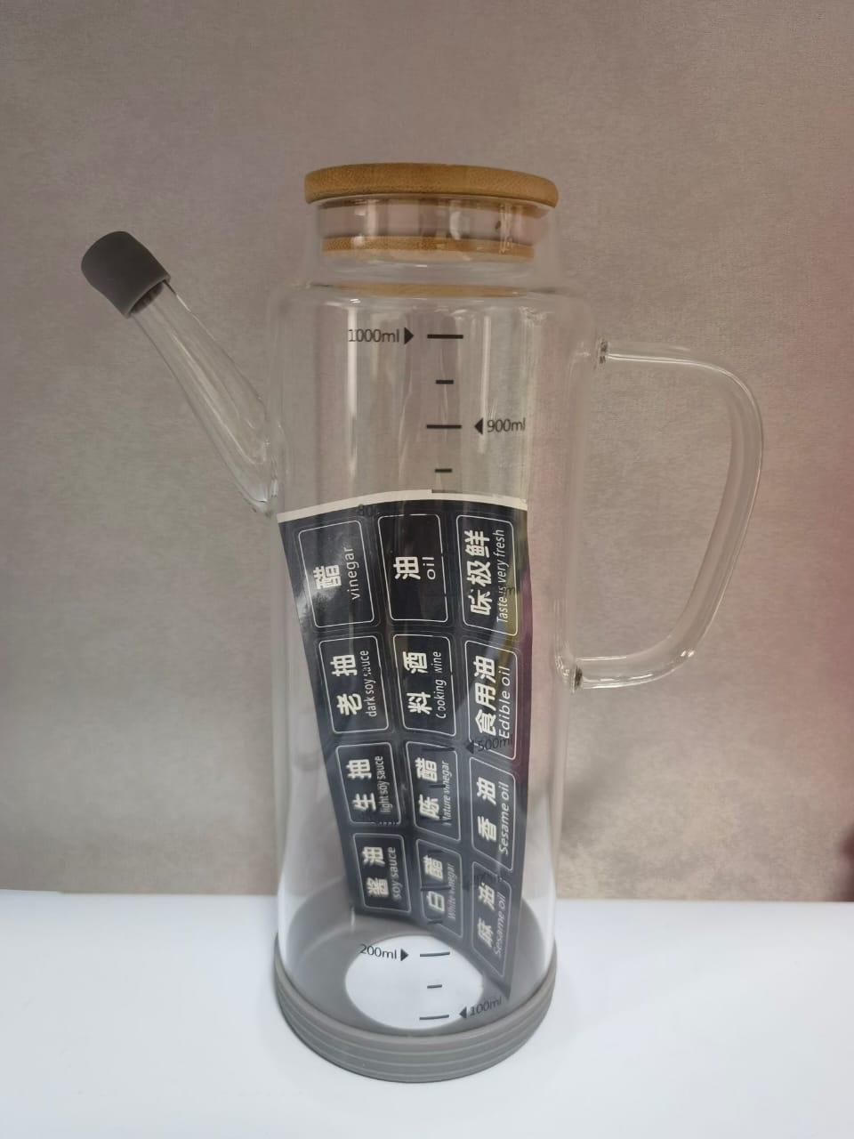 Glass oil/vinegar dispenser/jar with bamboo lid and non-slip rubber base 1ltr