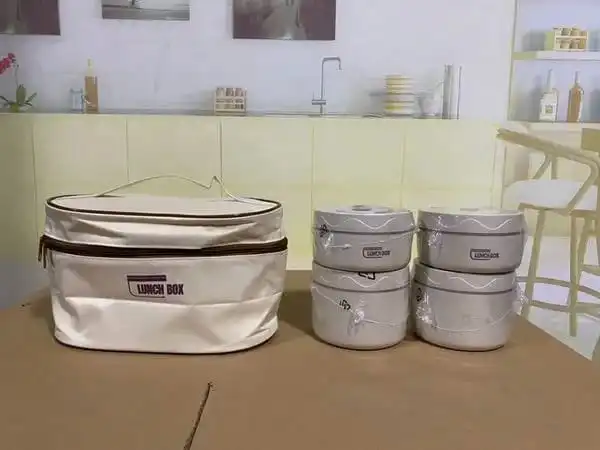 4 in 1 Insulated lunchbox set Combo comes with 3 lunch boxes and 1 insulated bag suitable for students and adults
