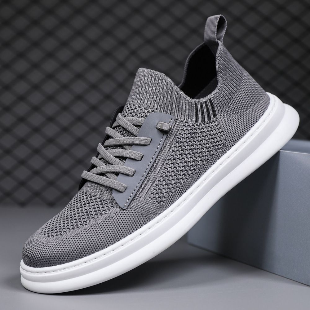 Men's mesh breathable fly woven shoes with soft soles fashionable and trendy casual shoes