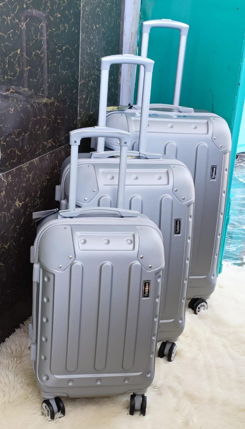 3-in-1 Luxurious Fibre Suitcase Set with 360° Spinner Wheels, Telescopic Handle, Compression Straps – 63cm, 57cm, 48cm