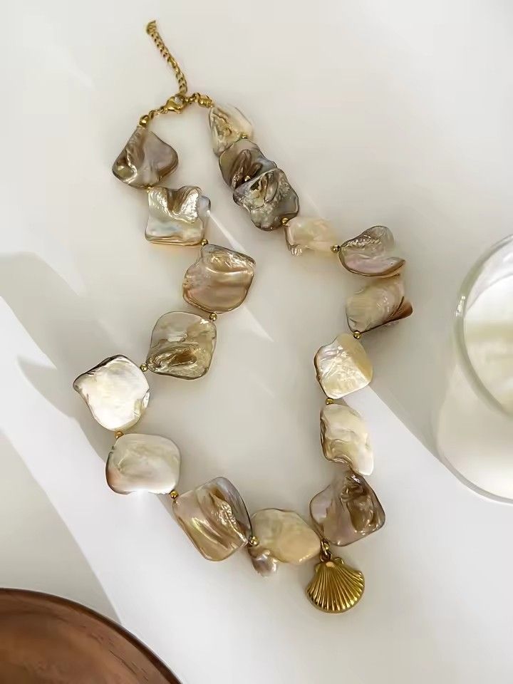 Bohemian Trendy Natural Shell Choker Necklace for Women 18K Gold Plated Seashell Pendant Necklaces Beach Party Jewelry