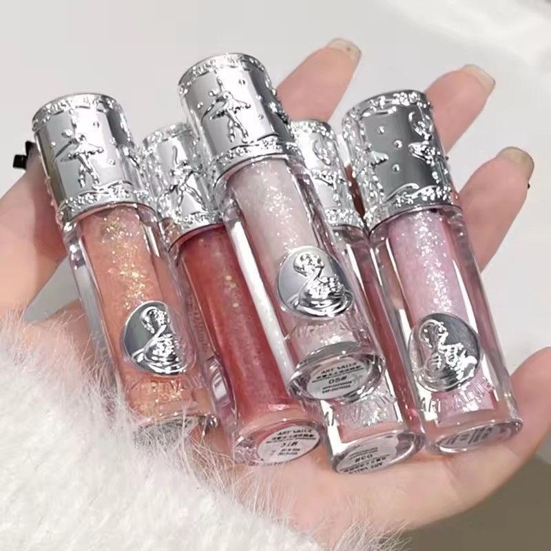Balletism Liquid Eyeshadow Liquid Fine Shimmer High Light Eyeshadow delicate everything with influencer view 4