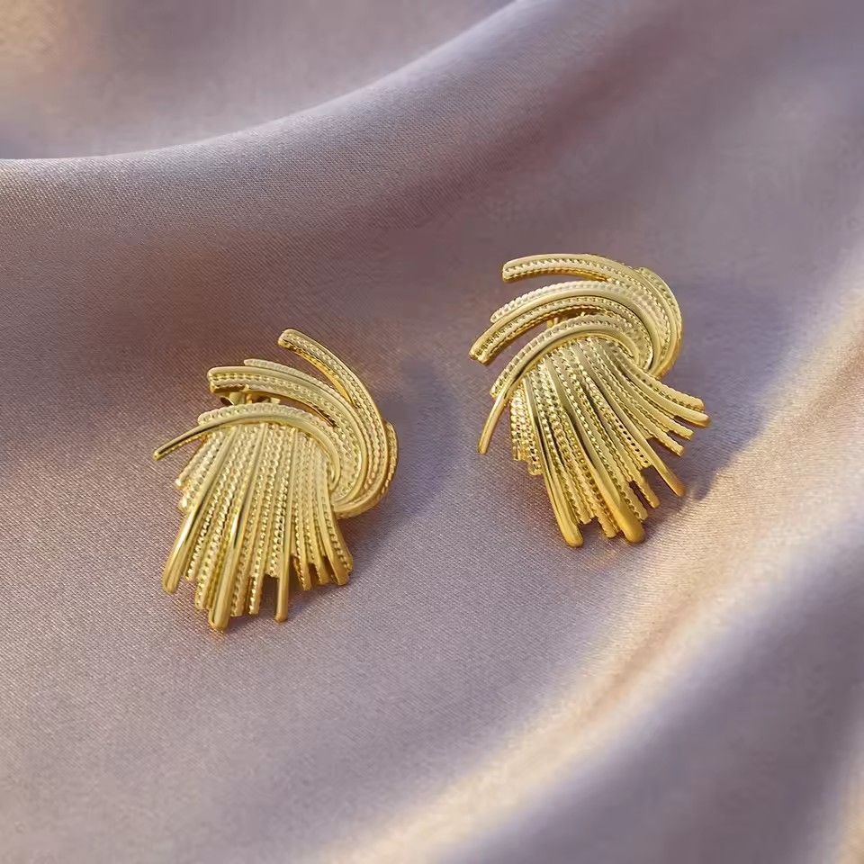 Gold Color Metal Weaving Wing Stud Earrings for Female Fashion Sweet Geometry Wedding Jewelry Romantic Valentine's Day Gift