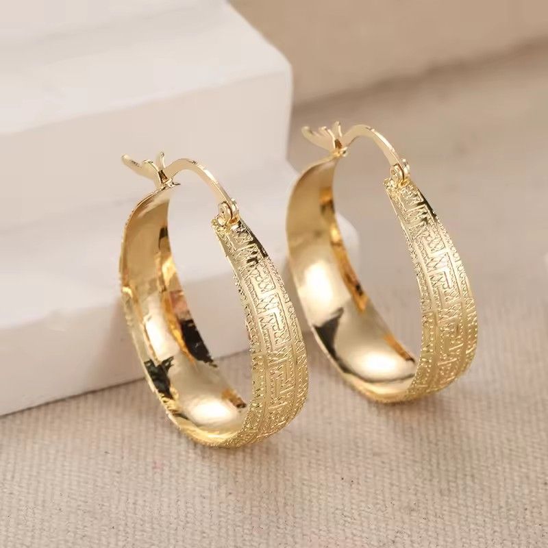 1 Pair of Minimalist Vintage Metal Carved Hoop Earrings, Jewelry for Women's Daily Gatherings, and Exquisite Holiday Gifts