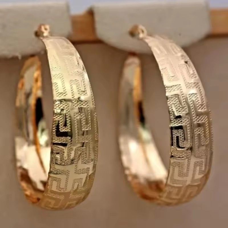 1 Pair of Minimalist Vintage Metal Carved Hoop Earrings, Jewelry for Women's Daily Gatherings, and Exquisite Holiday Gifts