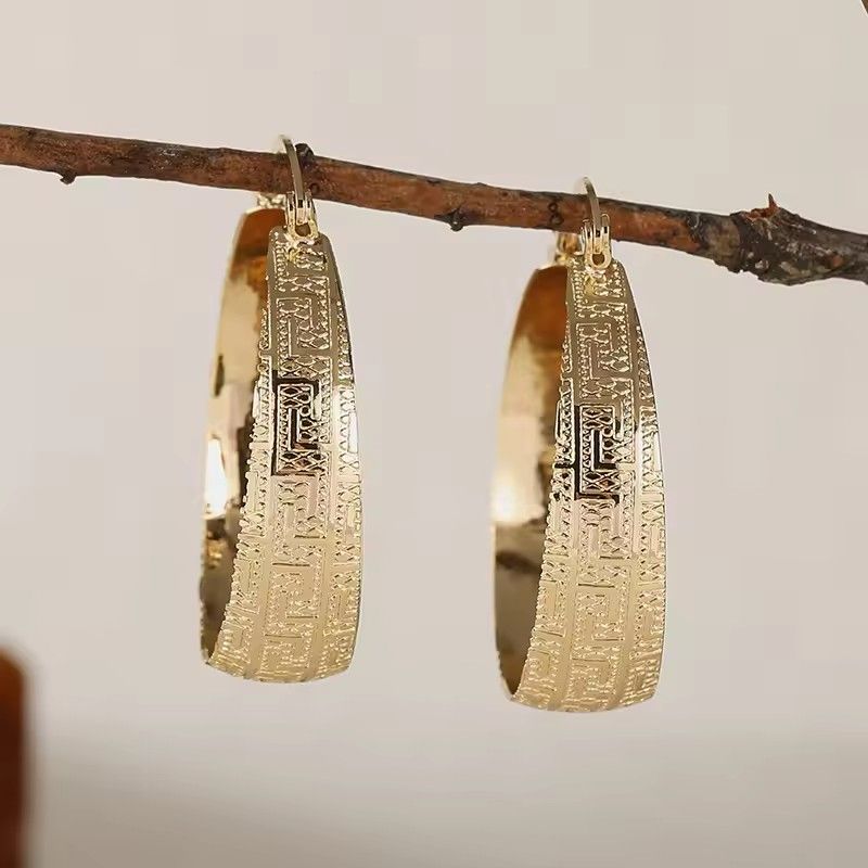 1 Pair of Minimalist Vintage Metal Carved Hoop Earrings, Jewelry for Women's Daily Gatherings, and Exquisite Holiday Gifts